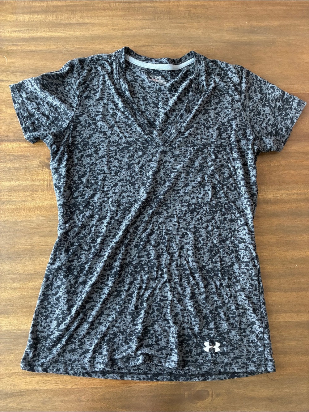 Under Armour Women's Heathered Charcoal V-Neck Short Sleeve Tee